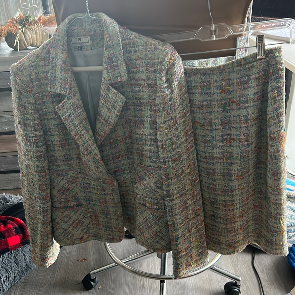It is by Le Chateau! Made in France! Size 4. Blue Tweed.
